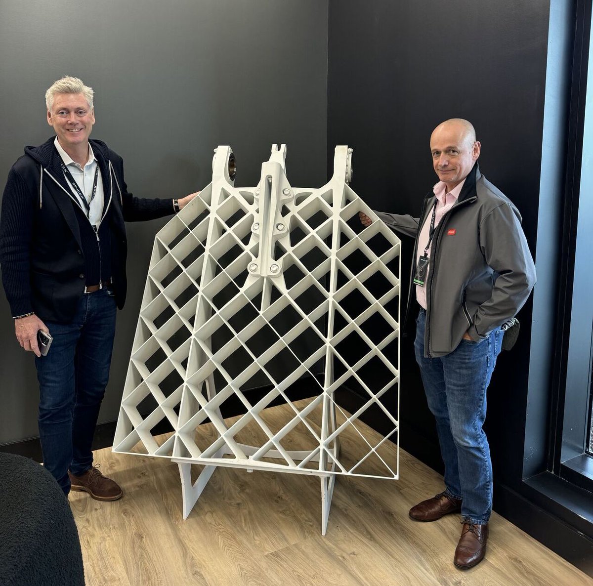 ajtourville's tweet photo. NEWS: 🇨🇦 @Rogers CTO Mark Kennedy and team met with SpaceX this week regarding @Starlink Direct to Cell (DTC)

“We’re proud to be working with SpaceX to bring satellite-to-mobile phone coverage to ensure Canadians stay connected in areas beyond the limits of terrestrial networks” https://t.co/gx8y1pOfSg