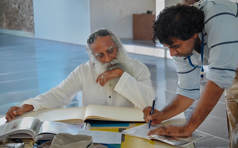 SadhguruJV's tweet photo. It is not how much you do – how you do it is what makes life beautiful. #SadhguruQuotes https://t.co/4zedTKqxwX