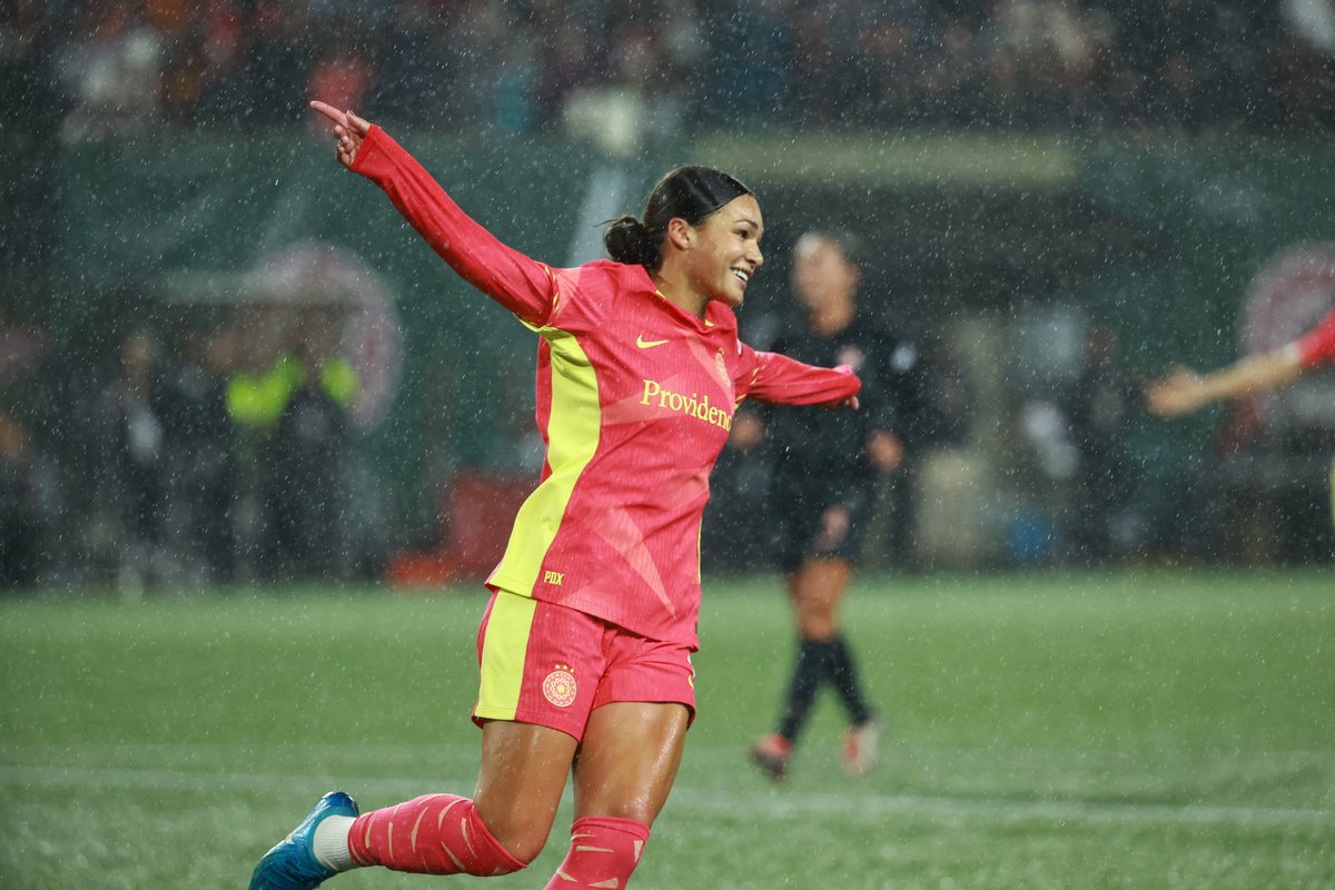 ThornsFC's tweet photo. Just doing her thing ✨ https://t.co/bDbafL7g15