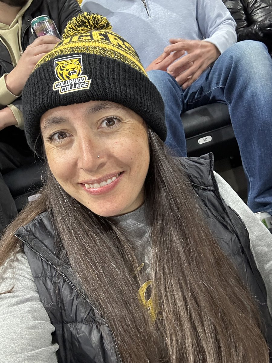 msrivera114's tweet image. Nothing like a @coloradocollege hockey game on a Friday night. #20YearReunion #Classof2004