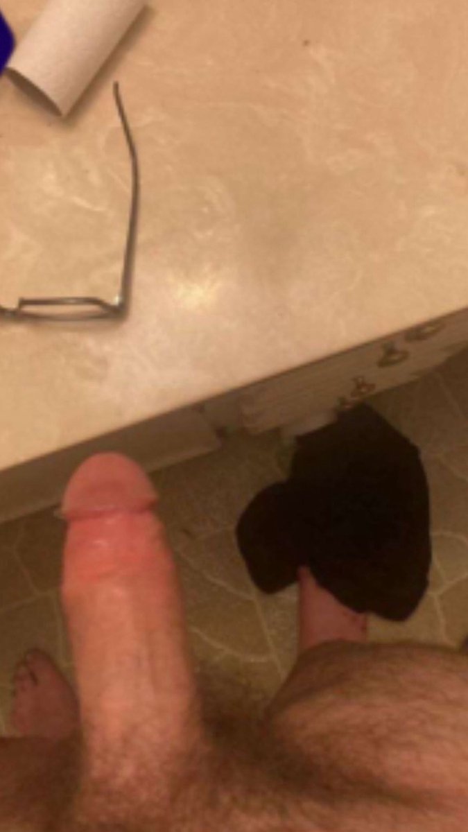 AndrewP21702389's tweet photo. Life’s to soft, someone come make my life hard just take out life and put dick🤫😋 https://t.co/qn8mIEIsqR
