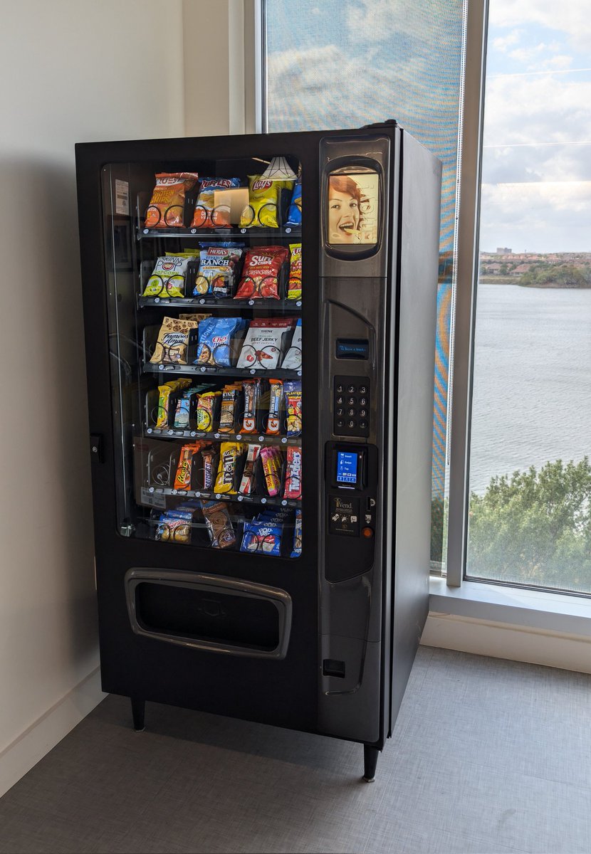 JaimeIbanezz's tweet photo. I installed a new vending machine location yesterday! 

Was a bit worried since employees are only required to come in 3 days a week, but it's already proving me wrong. 

At this rate, it should bring in around $1200-1500/month—solid return on a $5K investment. 

Not bad at all! #VendingBusiness