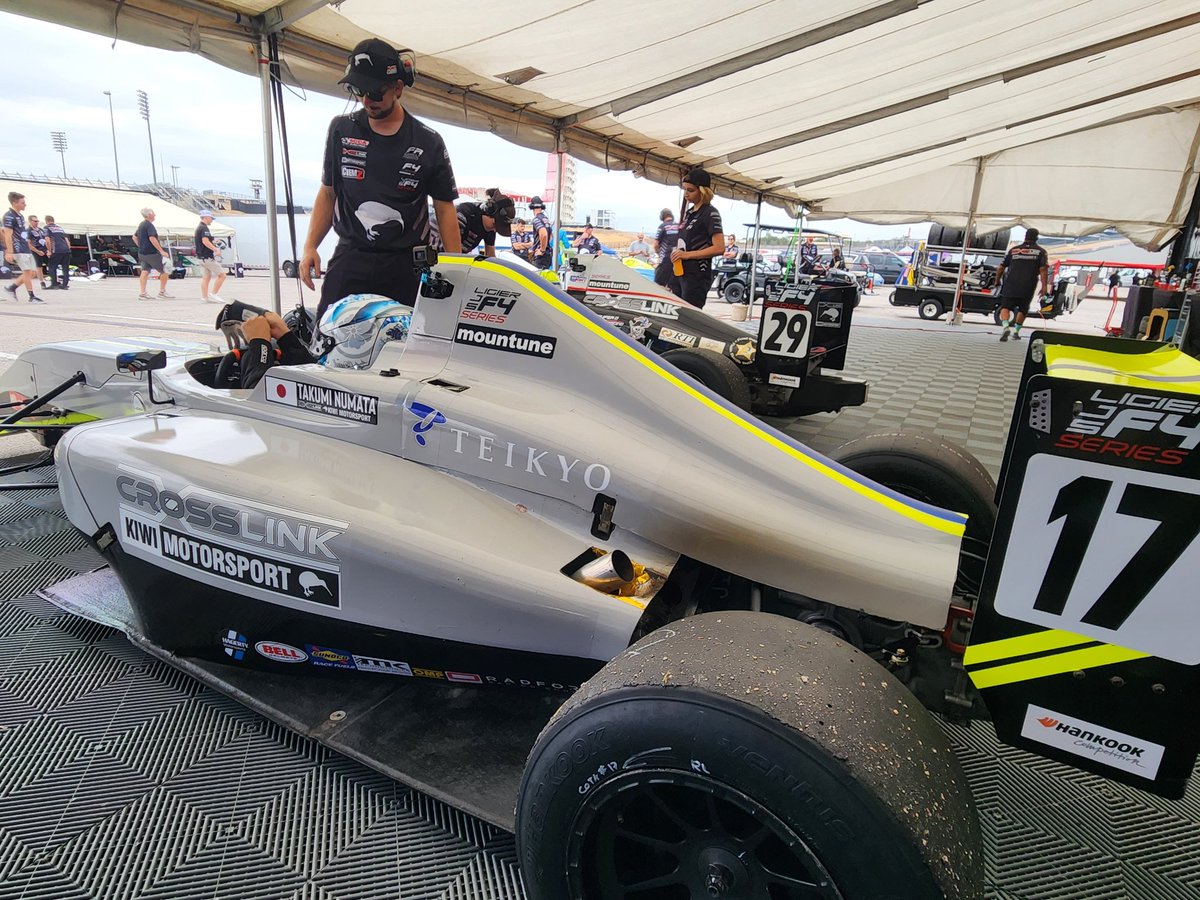 _i_am_takumi's tweet photo. JS F4 Race3
配信22:50~
https://t.co/gqt5FjrkUd
4輪デビューレースウィークエンド最後のレースです。
今まで学んだ事を全て出し切って表彰台に登れるよう頑張ります🔥
7番手スタートですが、ガンガン攻めていきます。
応援よろしくお願いします!!
#沼田拓海
#jsf4
#F1JP https://t.co/e78cdpmEPu