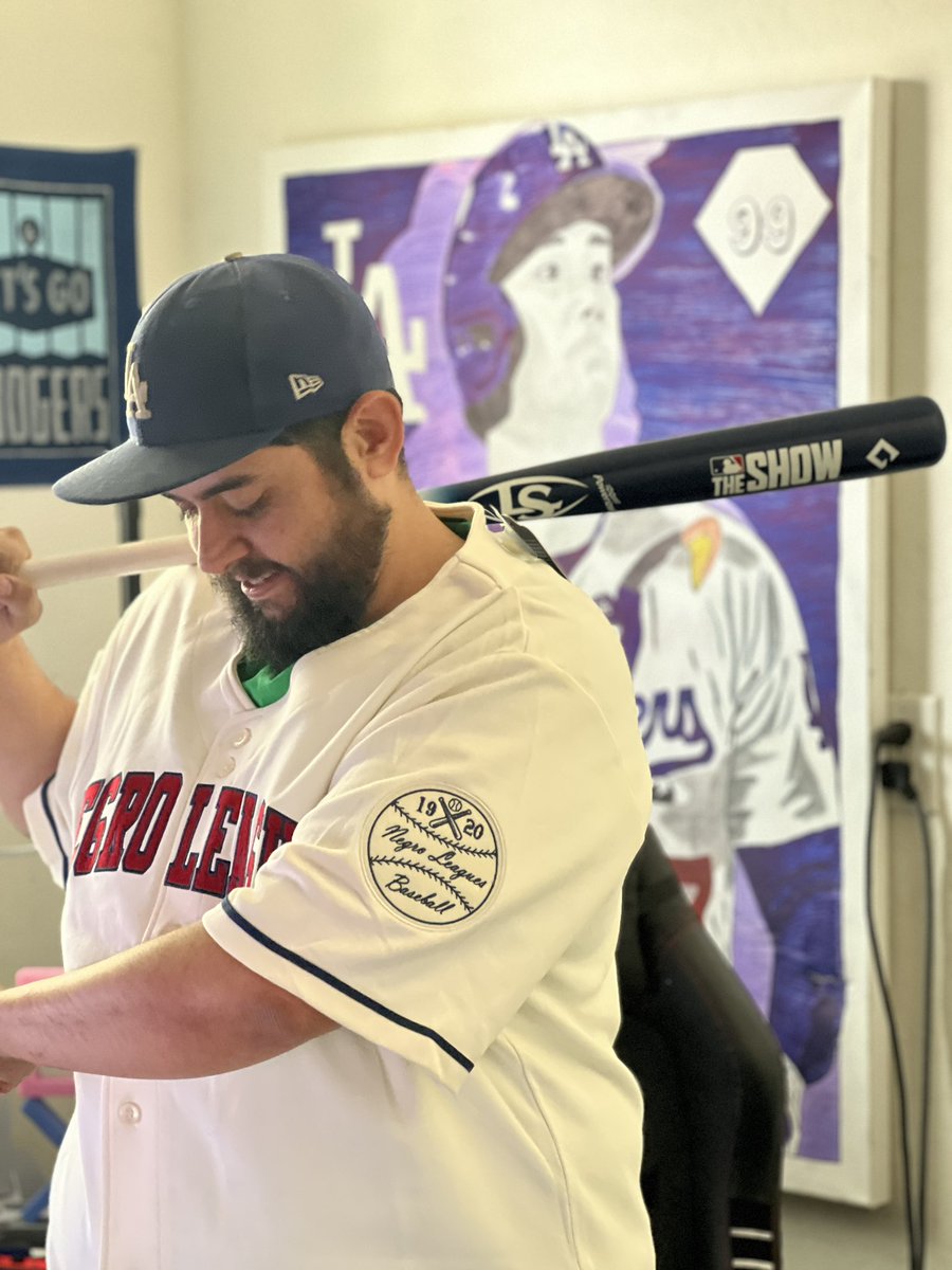 Banditdad_17's tweet image. This has to be by far the coolest thing ever! Thanks so much @MLBTheShow this gift is SICK #MlbTheShow #EvoShield #LouisvilleSlugger #Sheeesh