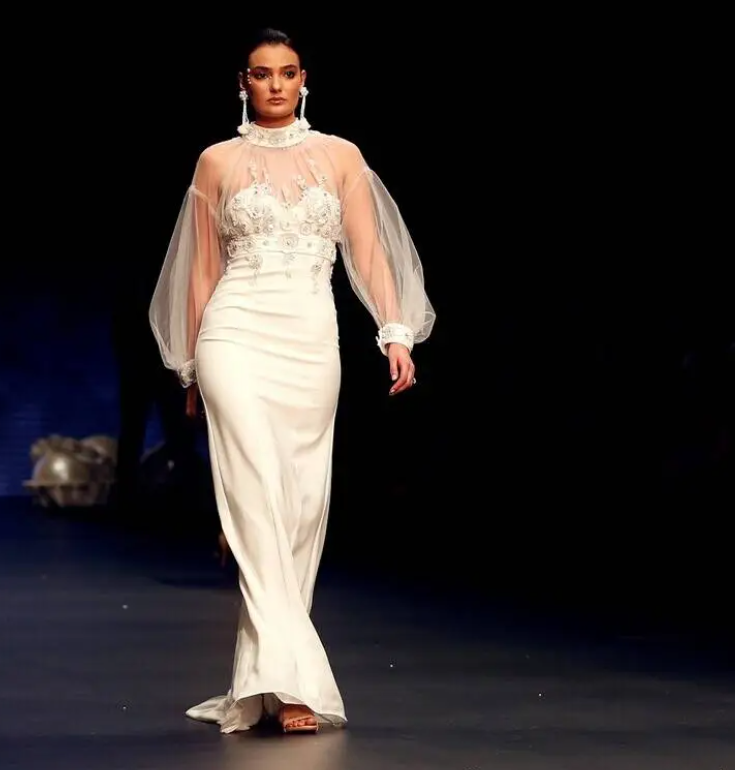 mayaz07271's tweet photo. 👰‍♀️ Turkish wedding gowns are taking the global stage with a 35.7% export increase in 2023, making a stylish statement from Europe to Asia. https://t.co/tk6Zl0I1d0