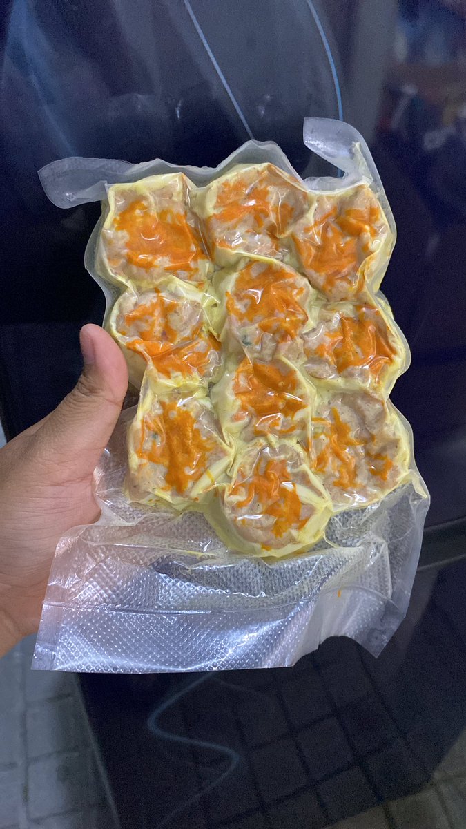 acaxxxs's tweet photo. gais kalo aku jual dimsum mentai 28k udh free chili oil kemahalan gak??? karna dimsumnya full daging &amp; saos mentainya pk mentaiko&amp;tobiko 🥹 frozennya ak jual 28k jg tp isi 10pcs https://t.co/ijH9NQg1dl