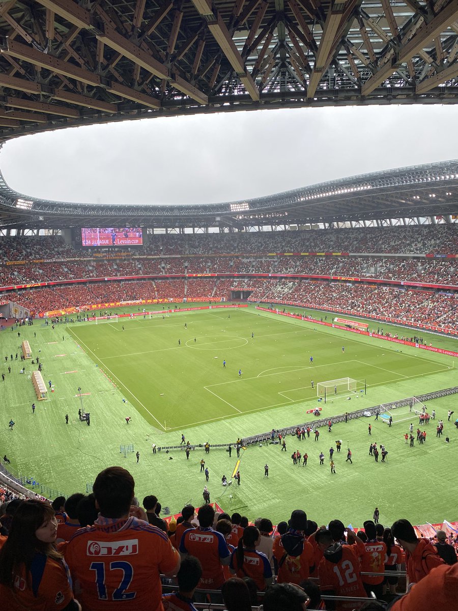 ki44_lanekka's tweet photo. 国立に新潟県民が集まってるて。
名古屋に勝ってくれ！ https://t.co/2or5YBzWHc