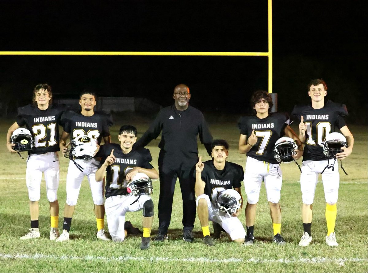 MrBowtie1982's tweet photo. BREAKING NEWS. LONGEST PLAYOFF DROUGHT IN TXHSFB HISTORY IS OVER!!!! Prairie Lea beat Runge 52-7 to clinch their 1st playoff berth since 1944 &amp; end their 80-year playoff drought!!!!

@Texas1AFan @sixmanguru @sixmanfb @texashsfootball @jsala123 @Rickyprep https://t.co/cSHgnp2Hbw