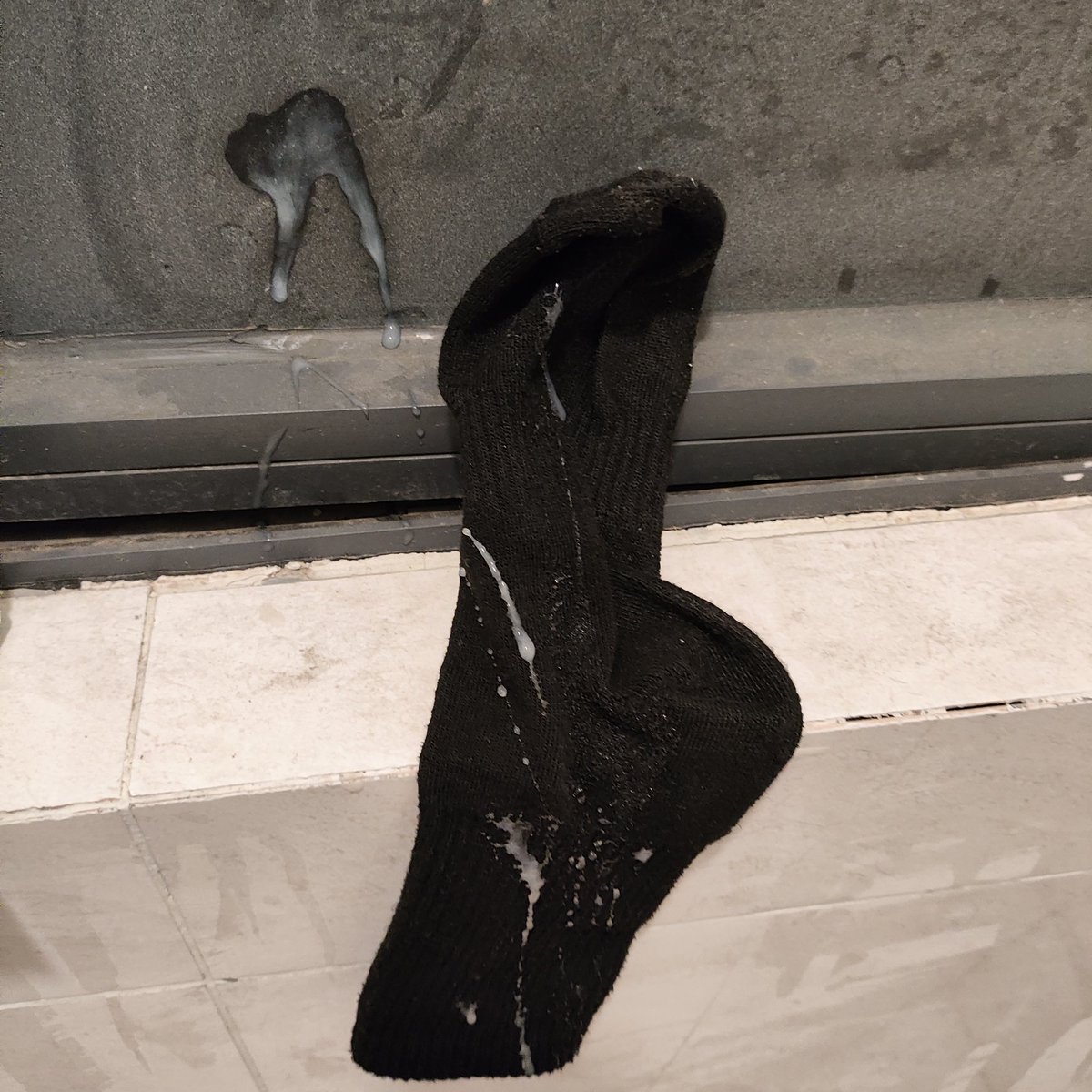 在厕所射
#黑袜 #宿舍暴露 #男大飞机 #广州 #射袜