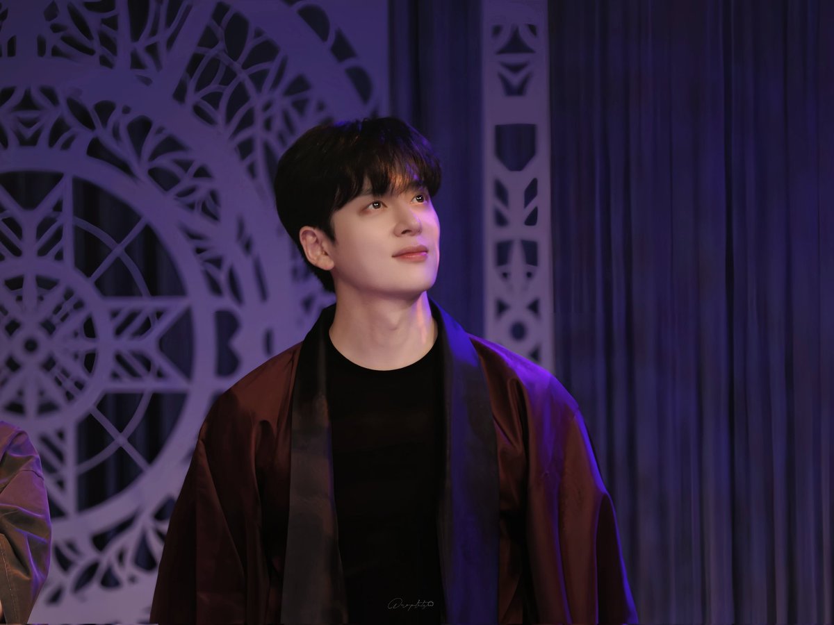 Droplets01's tweet photo. 241031 미남당 트라이아웃 사인회

한준 | #동현 🪭

포토타임 🙂🙂 https://t.co/SIo1KmqQ5X