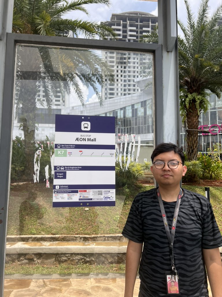 adriansyahyasin's tweet photo. Memulai scaling up sebuah aktivitas yang kami lakukan 8 tahun terakhir :)

Mulai minggu ini alhamdulillah @TfJakarta dapat memulai program “Informasi Untuk Semua”: aksi gerilya urban untuk memasang informasi angkutan umum di 219 titik di Jakarta, Bogor, Depok, Tangerang, Bekasi, Bandung @tf_bandung dan Surabaya @tfsurabaya :)

Teman-teman yang sudah liat signnya jangan lupa foto ya! Doakan proses pemasangannya lancar semua :)