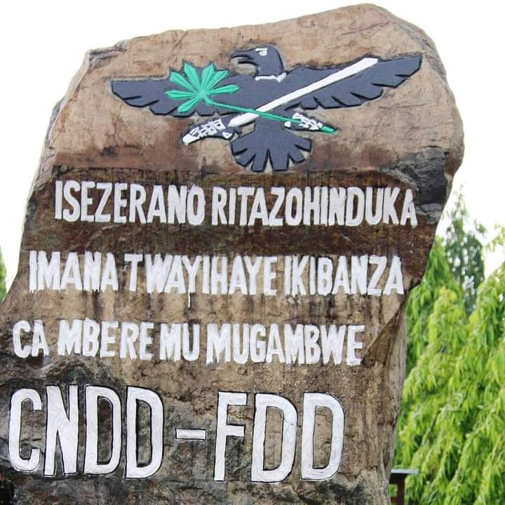 🦅🦅Kuva <a href="/CnddFdd/">CNDD-FDD</a> ukiri umuhari ugwana, Twasezeraniye Imana ko tuzoyiha ikibanza cambere. Niyompamvu mubona atakintu twokora tutabanje gusenga, ibikorane vyo gushimira Imana no kuyiragiza Uburundi  vyama vyatunganijwe na <a href="/CnddFdd/">CNDD-FDD</a>. Buri ndwi irangiza ukwezi dukora amasengesho 🦅🦅