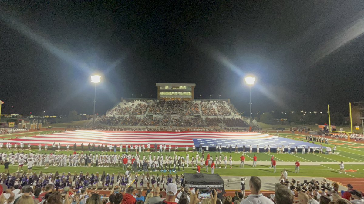 Harley_Hawk1's tweet photo. The I30 Classic did not disappoint! The Hawks showed up to play and took home the WIN!!! 31-28 This cross town rivalry brought the energy to the Wilk for sure! Hawks won pack the pantry yet again and giving back to the community is the biggest win if you ask me. Way to go HAWKS!! https://t.co/4vnyKDKe4w