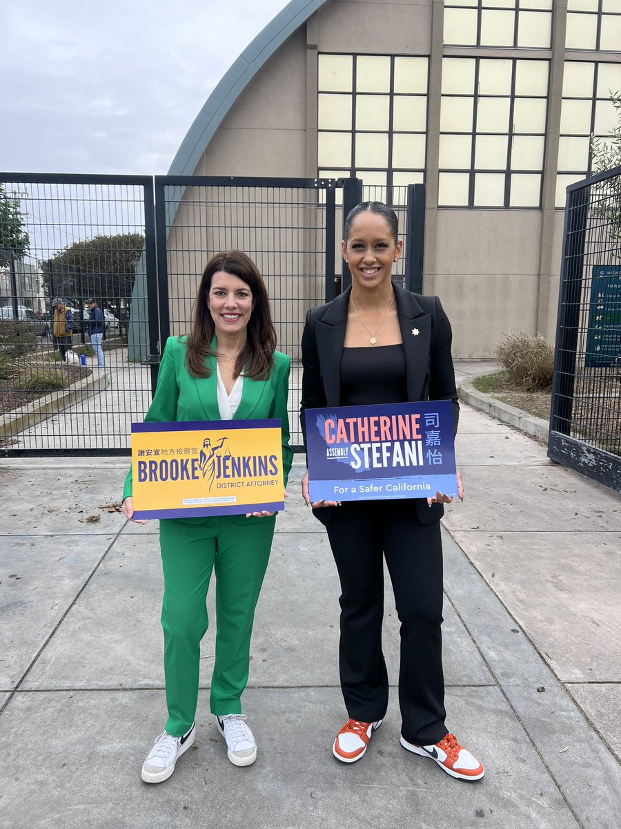 Stefani4CA's tweet photo. Getting out the vote today in the Sunset with District Attorney @BrookeJenkinsSF for our races &amp; @SFDemocrats endorsed candidates up and down the ballot!

Only 4 more days to go. Haven’t voted yet? Make a plan to vote today! 

Learn more at https://t.co/t8LdCf8xR3 https://t.co/Hg18pVLkeP