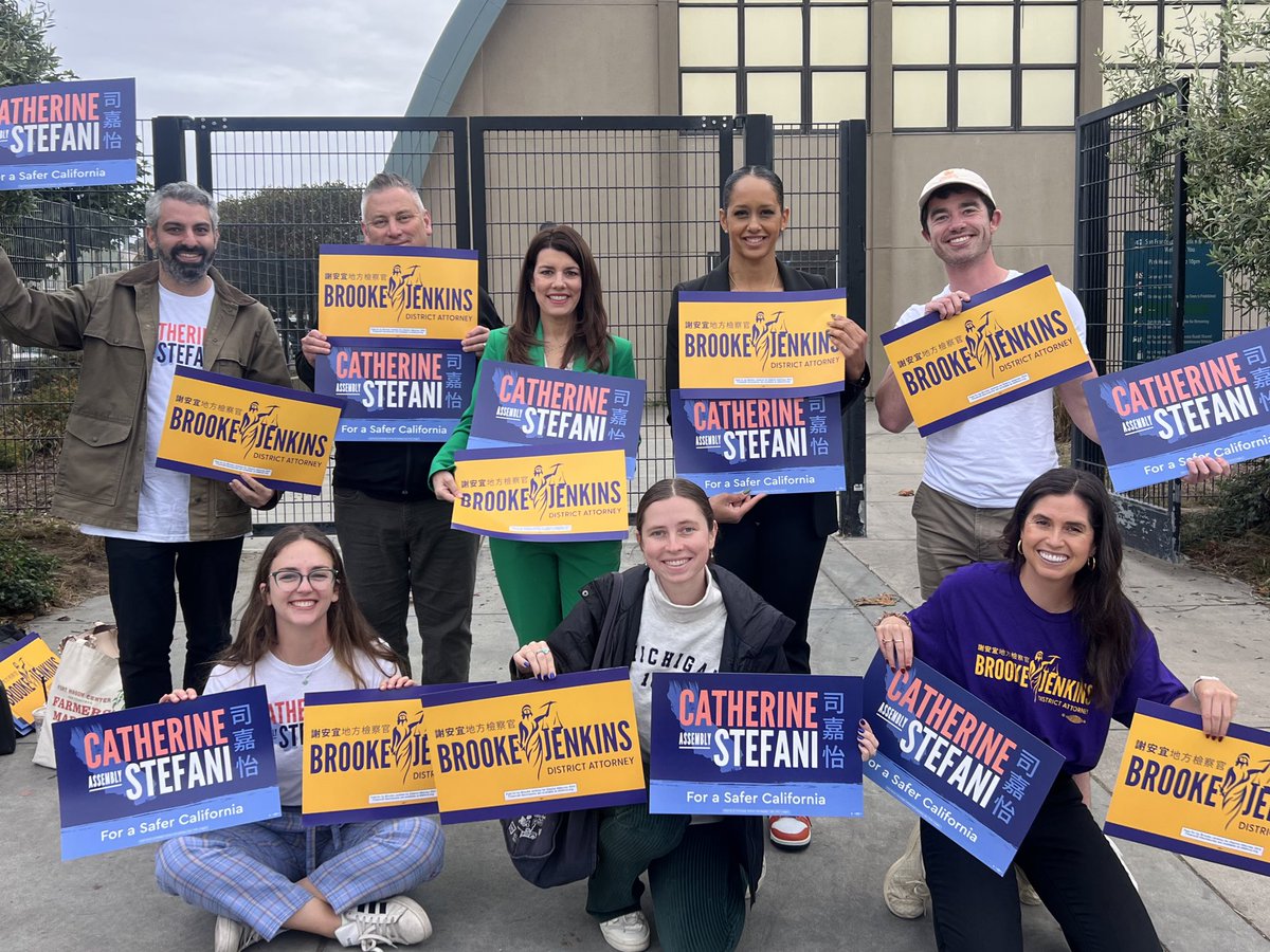 Stefani4CA's tweet photo. Getting out the vote today in the Sunset with District Attorney @BrookeJenkinsSF for our races &amp; @SFDemocrats endorsed candidates up and down the ballot!

Only 4 more days to go. Haven’t voted yet? Make a plan to vote today! 

Learn more at https://t.co/t8LdCf8xR3 https://t.co/Hg18pVLkeP
