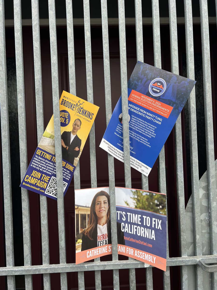 Stefani4CA's tweet photo. Getting out the vote today in the Sunset with District Attorney @BrookeJenkinsSF for our races &amp; @SFDemocrats endorsed candidates up and down the ballot!

Only 4 more days to go. Haven’t voted yet? Make a plan to vote today! 

Learn more at https://t.co/t8LdCf8xR3 https://t.co/Hg18pVLkeP