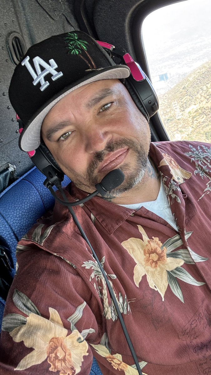 marcel_cameraop's tweet image. Almost forgot #alohafriday #air7 #helinet #dodgersparade #officeview