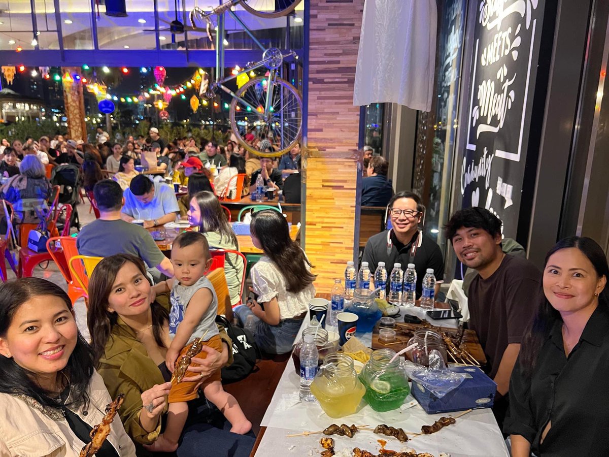 daehanlim008's tweet photo. What a night to remember!🥰🔥

We couldn’t have asked for a better crowd—thank you all for coming and making our acoustic night unforgettable!

#kitchienadal #spicegrill #acousticnight #seafoodrestaurant #livenight https://t.co/PuFWpLewFK