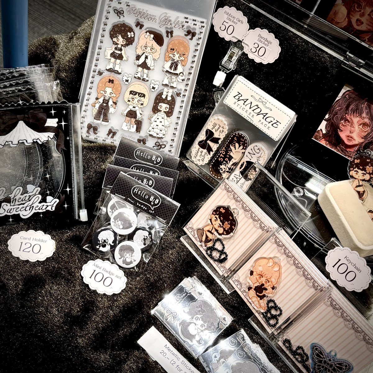 py_hd_py's tweet photo. 🖤 แวะมาดูบูธ N21 กันได้นะคะ 🖤
#ComicAvenue9 #CA9 https://t.co/7EYszYLMmu