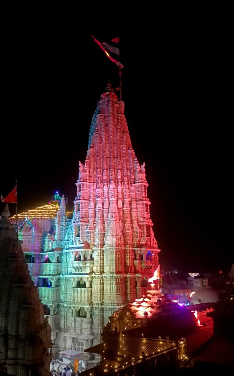 Jaydeep2122's tweet photo. નવા વર્ષ ની શરૂઆત રાજાધિરાજ ના શરણે .
જગતગુરુ કૃષ્ણ ના  અને  જગત મંદિર દ્વારકા શારદાપીઠ ના ગુરુજી ના આશીર્વાદ મેળવી ધન્યતા અનુભવી.
જય દ્વારકાધીશ https://t.co/iwaxGSlrMV
