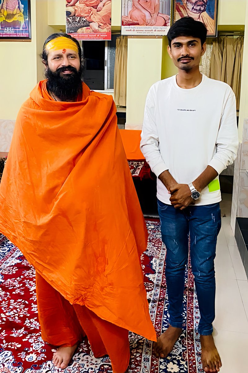 Jaydeep2122's tweet photo. નવા વર્ષ ની શરૂઆત રાજાધિરાજ ના શરણે .
જગતગુરુ કૃષ્ણ ના  અને  જગત મંદિર દ્વારકા શારદાપીઠ ના ગુરુજી ના આશીર્વાદ મેળવી ધન્યતા અનુભવી.
જય દ્વારકાધીશ https://t.co/iwaxGSlrMV