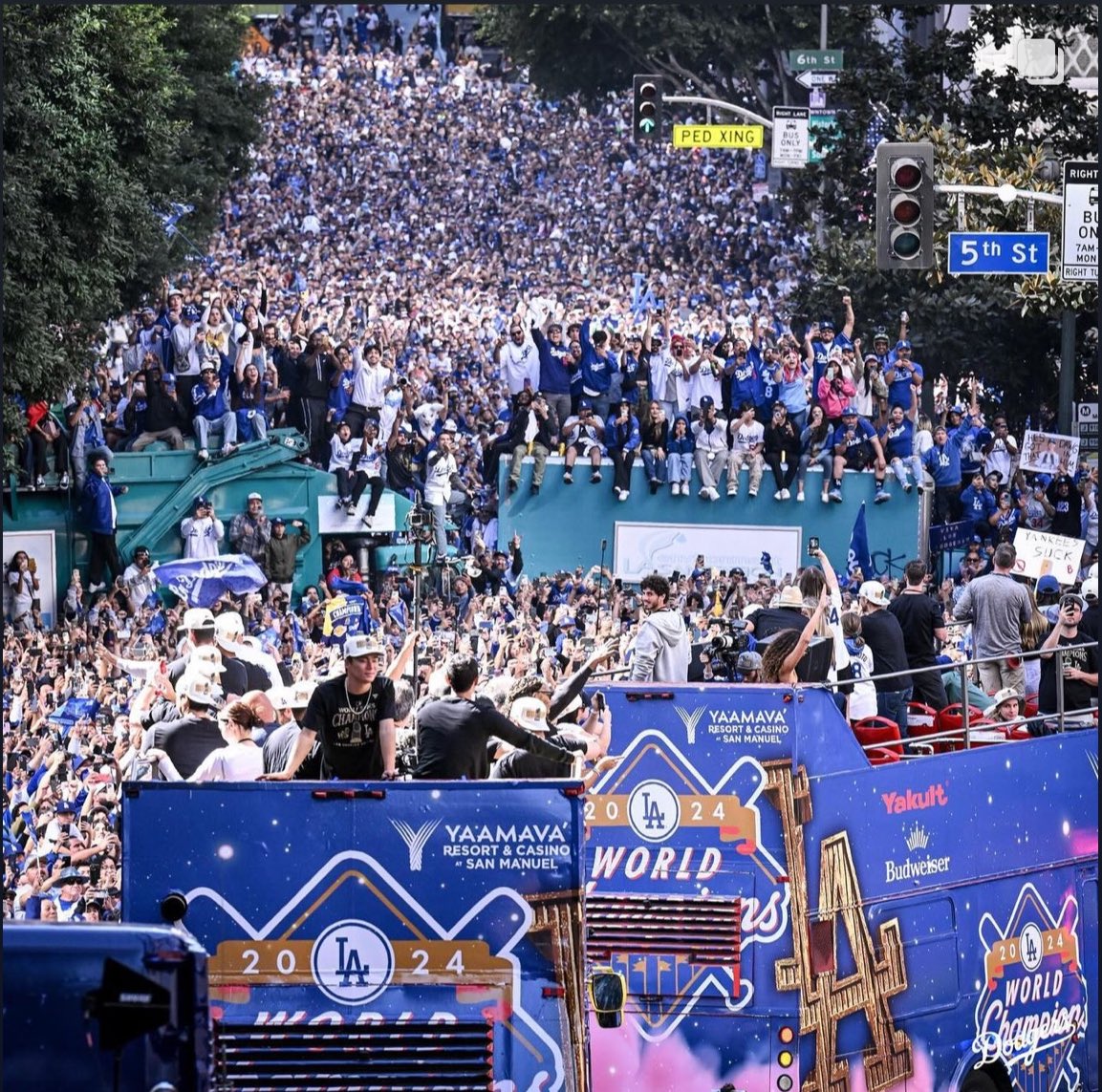 realtoddbillion's tweet photo. That Dodgers parade was the greatest parade of all time. Over a million people. Massive. Every street looked like this. https://t.co/HVwAn6E7CP