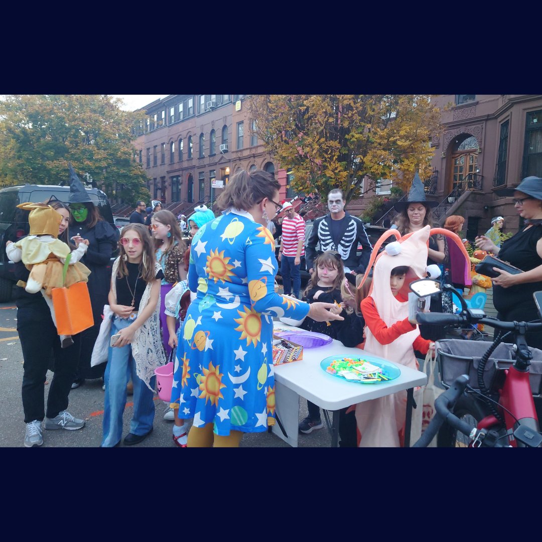 BergenBikeBus's tweet photo. That's a wrap for October folks! Ms. Frizzle from the Magic #BikeBus was at @UnderhillOSCC 's spook-tacular Trick-or-Streets last night 🎃 It was a fun evening of Halloween spirit w/ great costumes &amp; music (thanks to the cool The Villagers Brass Band). Here are a few moments📷 https://t.co/KyPOe2ZGgE