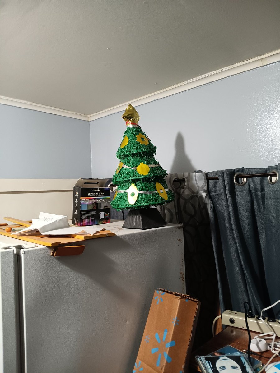 Swank_X's tweet photo. @ForrestDumpTV Stays up all year https://t.co/rsTDDDsejk