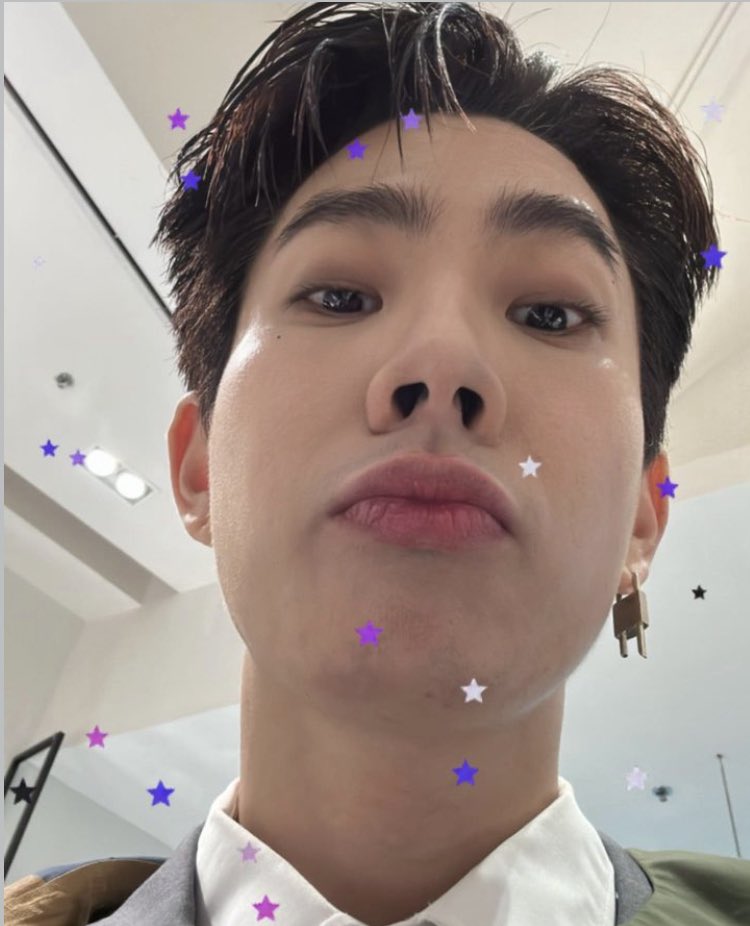 OffgunorCat's tweet photo. หล่อโดนใจมั้ยค้าบเตง😼
@off_tumcial
#Thisoffgunorcat
#ออฟจุมพล https://t.co/PvU2s0Ohbp