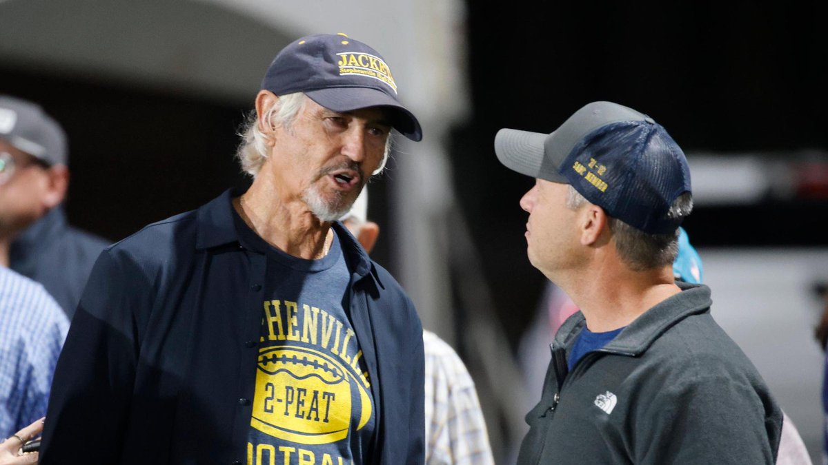 swaggarly's tweet photo. Stephenville ISD, during the Yellow Jackets' rout of Brownwood, announced the team's new home will be called Art Briles Stadium.

"We’re very excited about moving to our own home," Stephenville HC Sterling Doty said. "Tarleton was a great host." STORY: https://t.co/vYNA04ddO1 https://t.co/G3sWRLNSdE