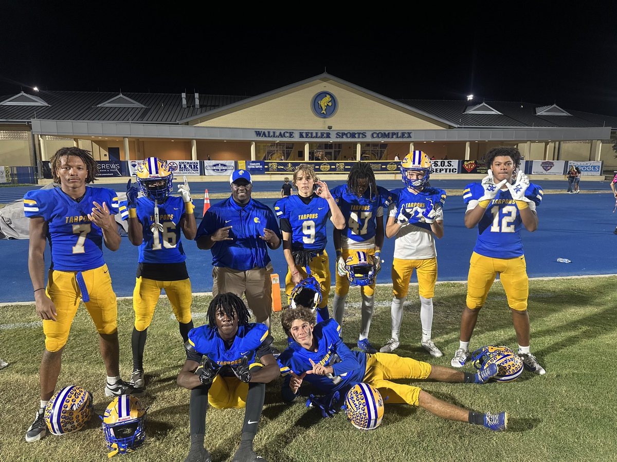 CoachBurnett93's tweet photo. DB’s did they thing but we wouldn’t be no good without the best D-Line in SWFL 💯 https://t.co/voCiSuZVgj