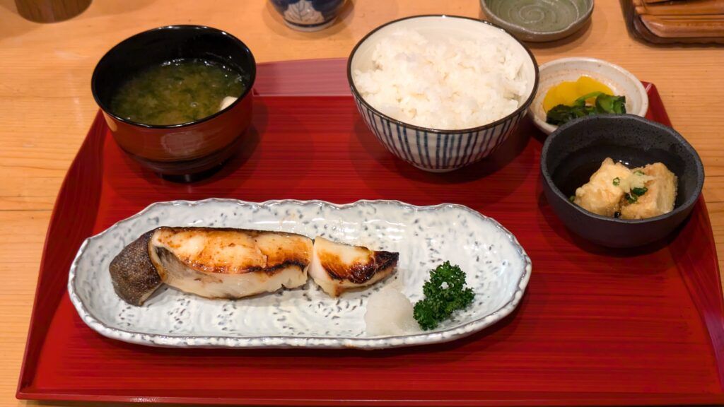 ARAKAWA_102's tweet photo. #三河島 の大衆割烹 春駒本店、待望のランチを開始！

ランチメニューは海鮮系の丼と定食。いずれも1,000円前後とお手頃です

銀だらの西京焼にしてみました！

https://t.co/T7ULey8gVe

#荒川102 #荒川区 #荒川区荒川 #荒川区グルメ #荒川区ランチ #荒川区ディナー #荒川区居酒屋 #荒川テイクアウト https://t.co/gfuE5YGrIV