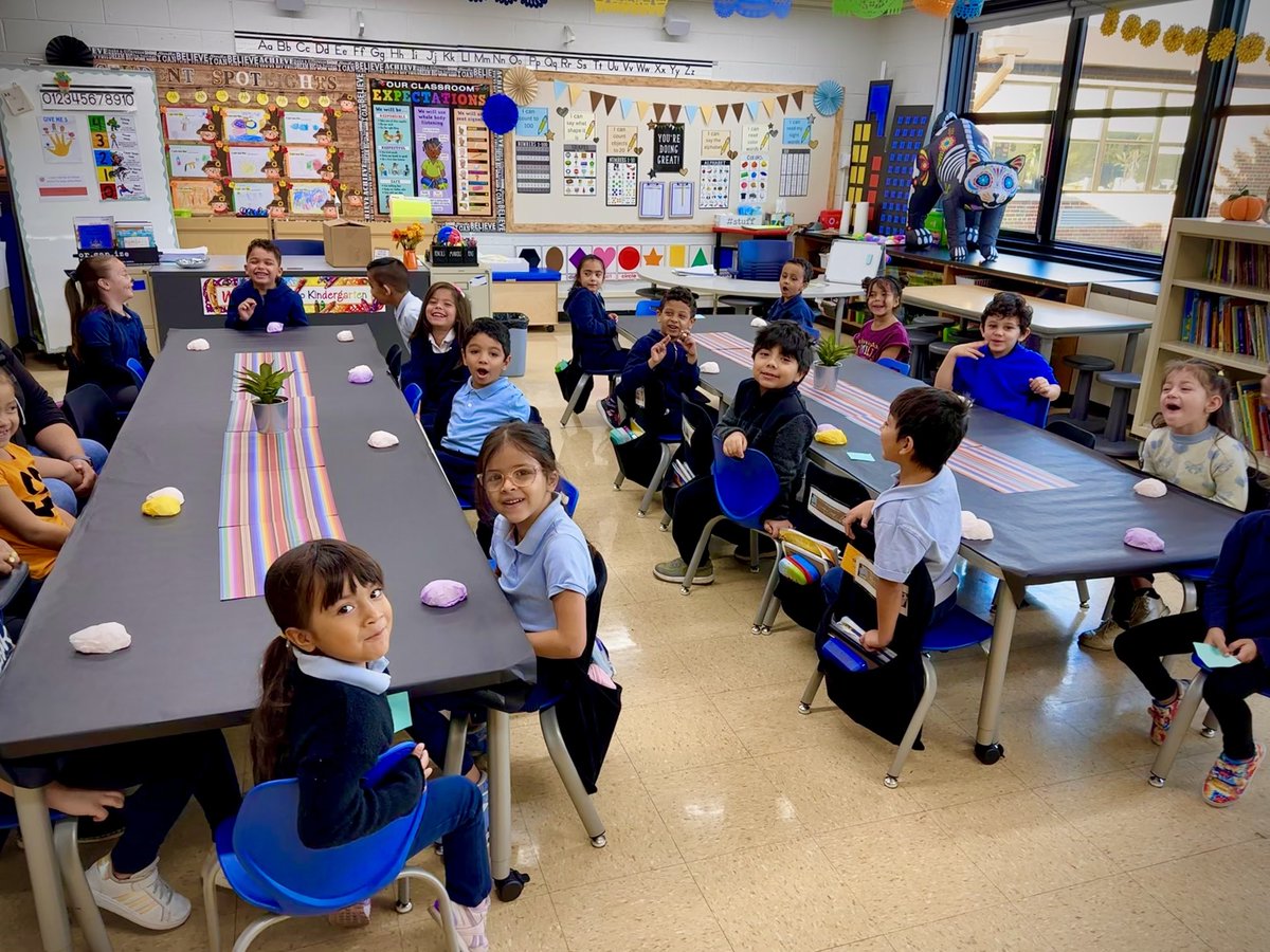 PGarciaMaddock's tweet photo. Decorating sugar skulls and adding pictures of their departed loved ones to our “ofrenda” are just a few of the activities kindergarten students and their parents took part in to celebrate Dia de los Muertos. #Burbank111 #kindergarten #BSD111 https://t.co/nZuYIul687