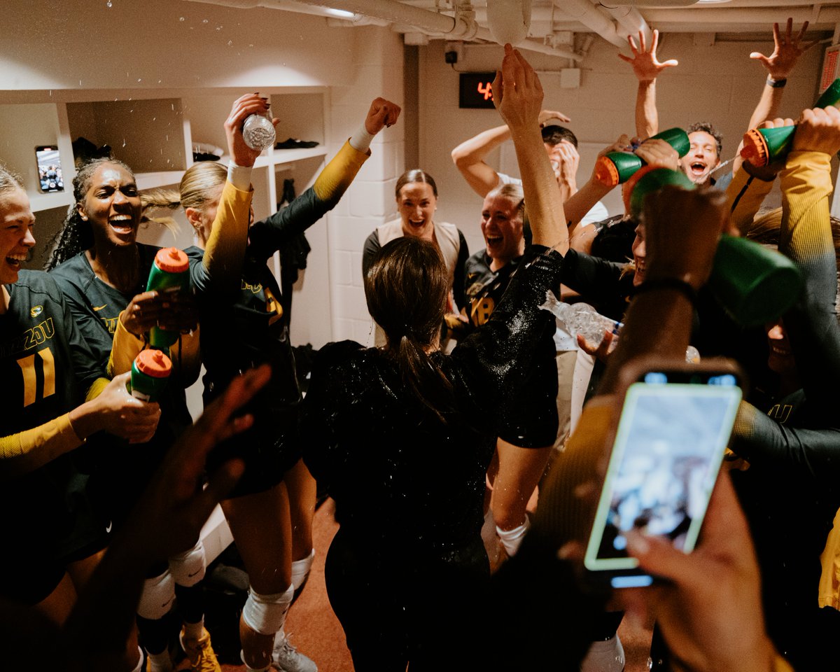 MizzouVB's tweet photo. A Huge WIN deserves a Huge Celebration!!! 

#MIZ 🐯🏐 https://t.co/4nWjus42r8