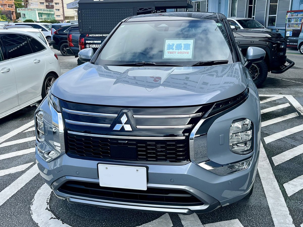 JB_8008's tweet photo. 新型アウトランダーPHEV
もうディーラーにありました。
（ナンバーも着いて���した）
評判通り、かなり質感高い…
我がGG2Wから比べればこれは…隔世の感 https://t.co/2CsWlQNnvx