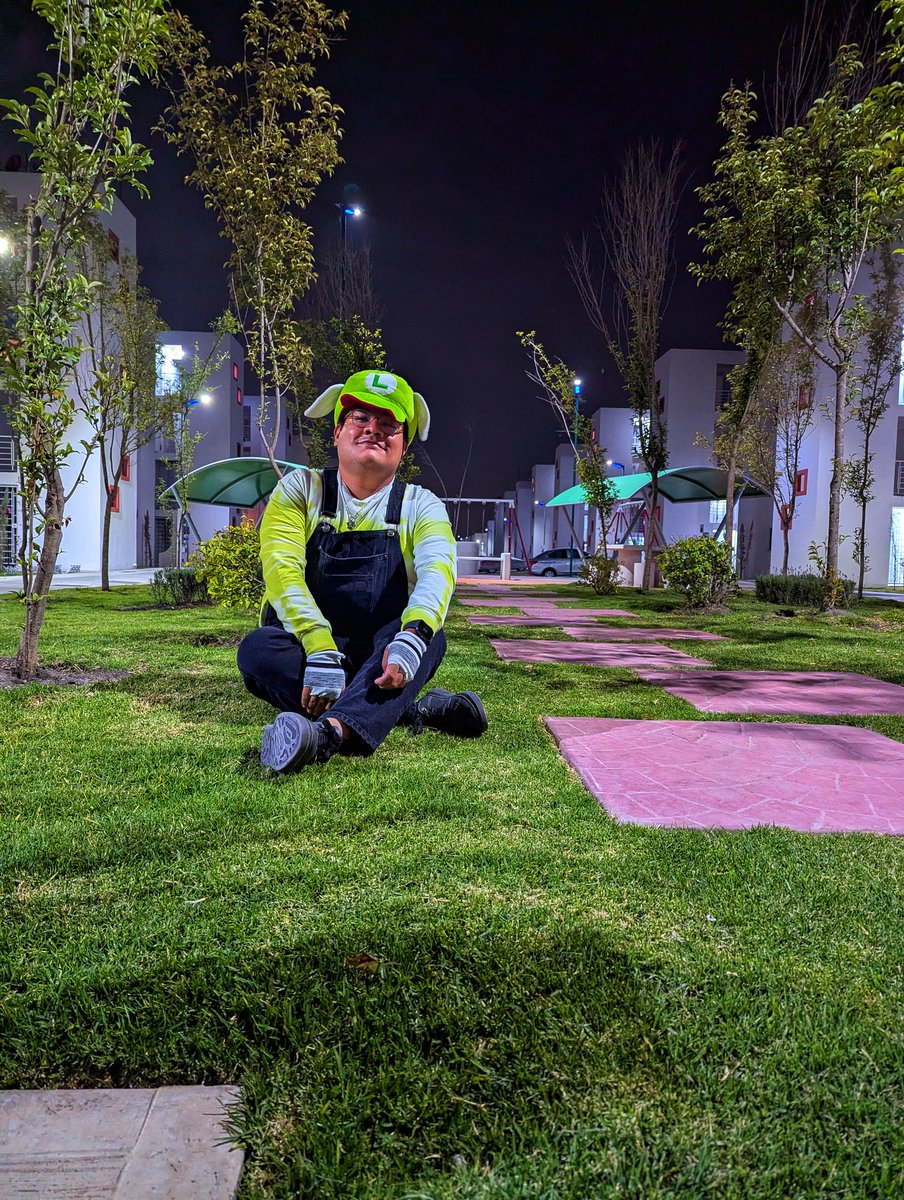AxlBaeza's tweet photo. ¡Luigi en el jardín! 💚🍄 https://t.co/PzKSmTeoC2
