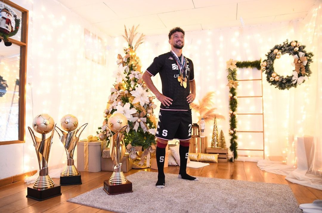 "Apenas es 1° de noviembre, no te vayas a poner muy navideño todavía."

Yo: