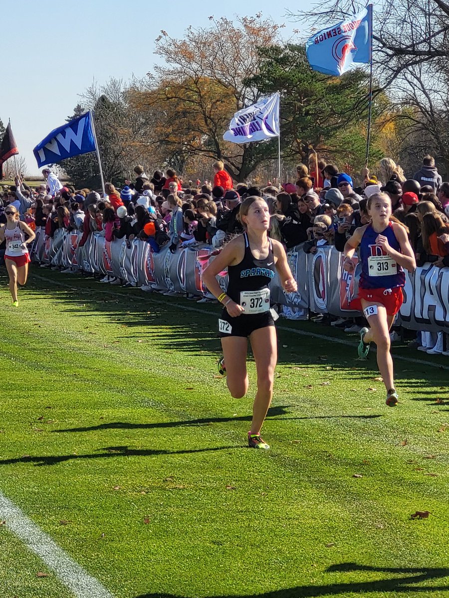 Spartan Brynn Edgin passed several in her last 100m - Let's GOOOOOO 
#SpartanNation