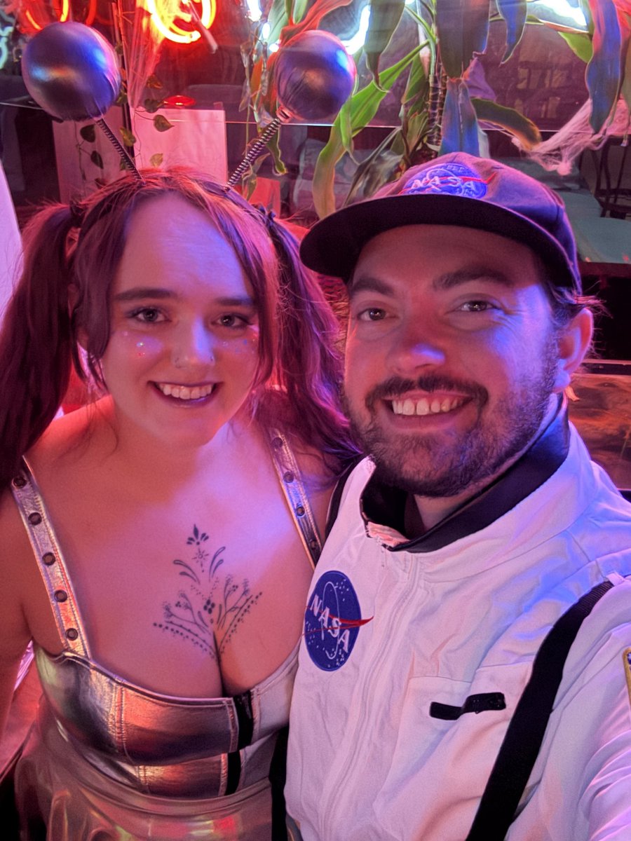 Wes_oo3's tweet photo. You're out of this world. 👽🚀🌌👨‍🚀 https://t.co/1VTxjXo1to