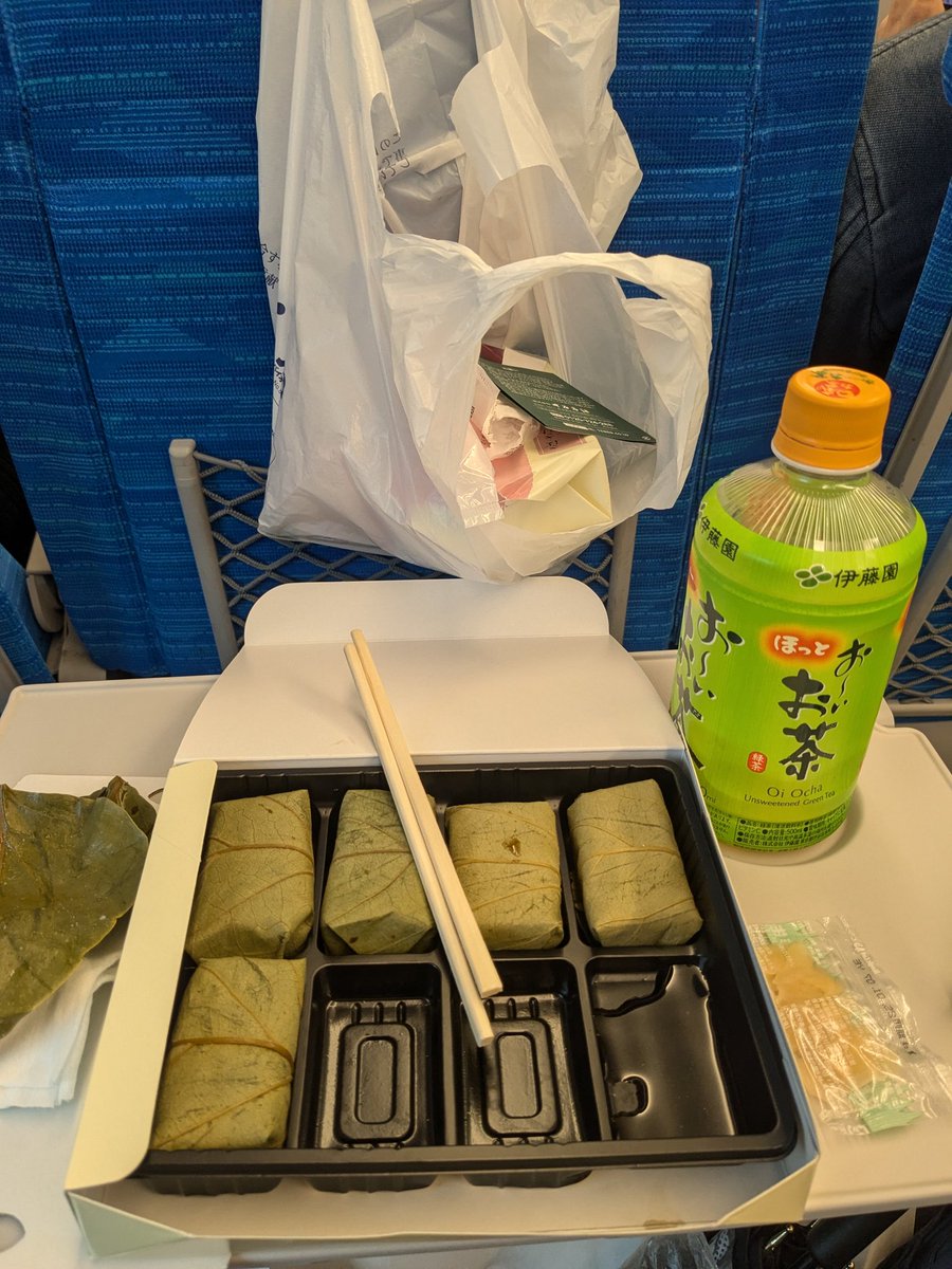 涙出そう、、雨嫌い　ご飯うまい