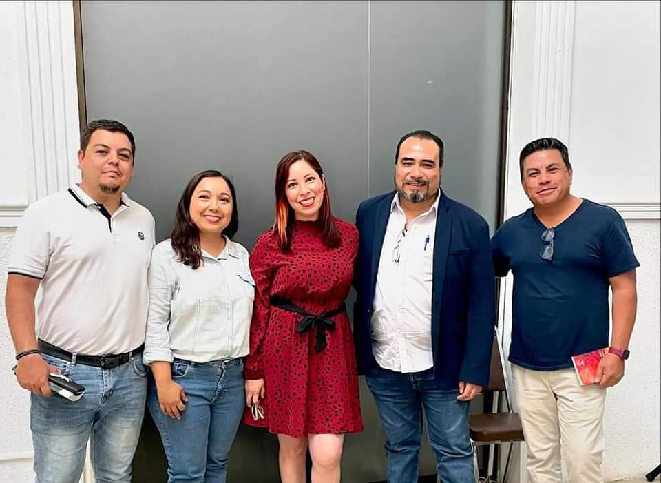 Judithescandon's tweet photo. El miércoles 30 de octubre presenté mi poemario La muda del fuego 🔥 en el Archivo Municipal de Torreón. https://t.co/znnIZ3wh77