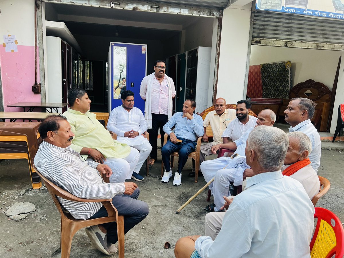 deweshtiwary's tweet photo. पंचायत प्रतिनिधि जनसम्पर्क
पांकी विधानसभा
पलामू ,झारखंड ।
बेदानी पंचायत के मुखिया श्री प्रवीण पाण्डेय जी एवं पंचायत के वरिष्ठ जनों के साथ चुनावी चर्चा ।
#Election #BJP #Jharkhand #Palamu #dewesh #Deweshtiwary
@AmitShah @himantabiswa @ChouhanShivraj @yourBabulal @JPNadda https://t.co/KL6zdsvhP0