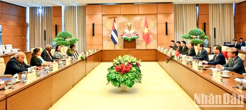 Esteban Lazo, presidente de la <a href="/AsambleaCuba/">Asamblea Nacional Cuba</a>🇨🇺, sostuvo conversaciones oficiales con su homólogo de la Asamblea Nacional de #Vietnam🇻🇳, Tran Thanh Man. 

Ambas partes coincidieron en continuar fortaleciendo las relaciones interparlamentarias 

#EstebanLazoEnVietnam