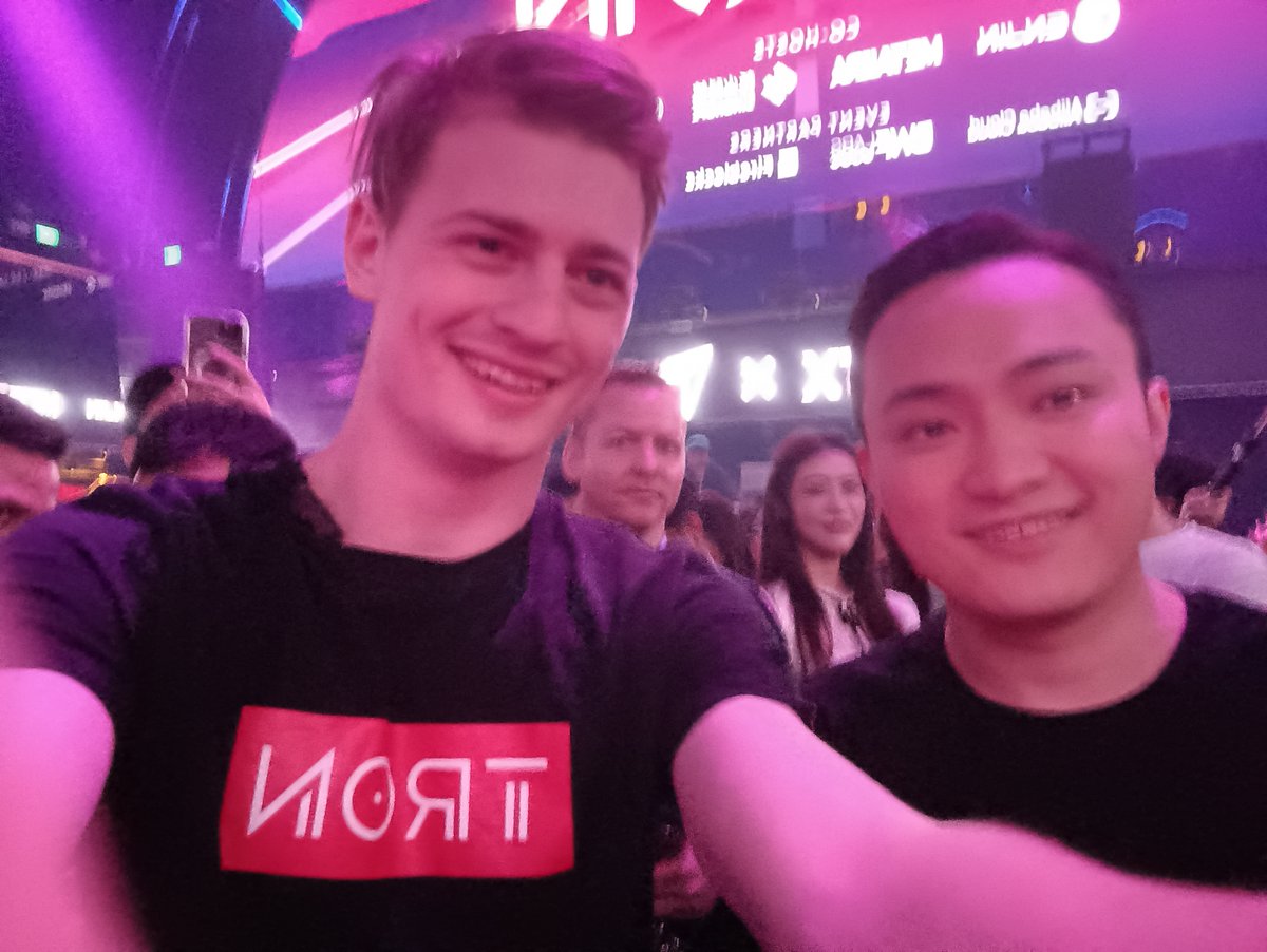 Great talks in Singapore with <a href="/trondao/">TRON DAO</a> &amp; <a href="/justinsuntron/">H.E. Justin Sun 👨‍🚀 🌞</a> about supporting working families through secure financial innovation. When workers prosper, companies prosper. Building what matters. 🇸🇬
