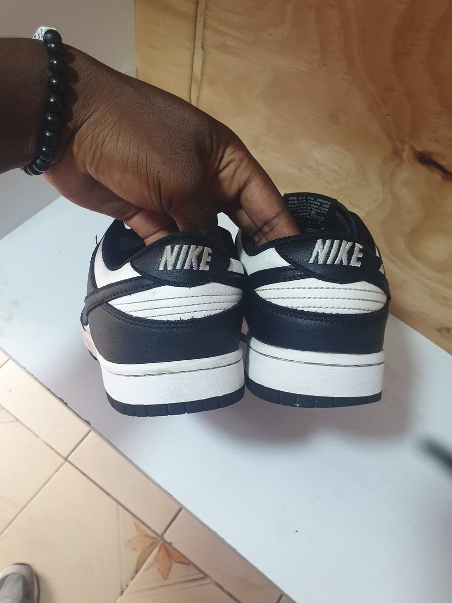 jocharle265's tweet image. Ife nde timasokolatu! Pali,

Nike SB Dunk Low Panda, size 8 going at
50,000 kwacha only &amp;amp; negotiable. Tipezeni ku free market, Lilongwe. 

Call or WhatsApp +265886463072