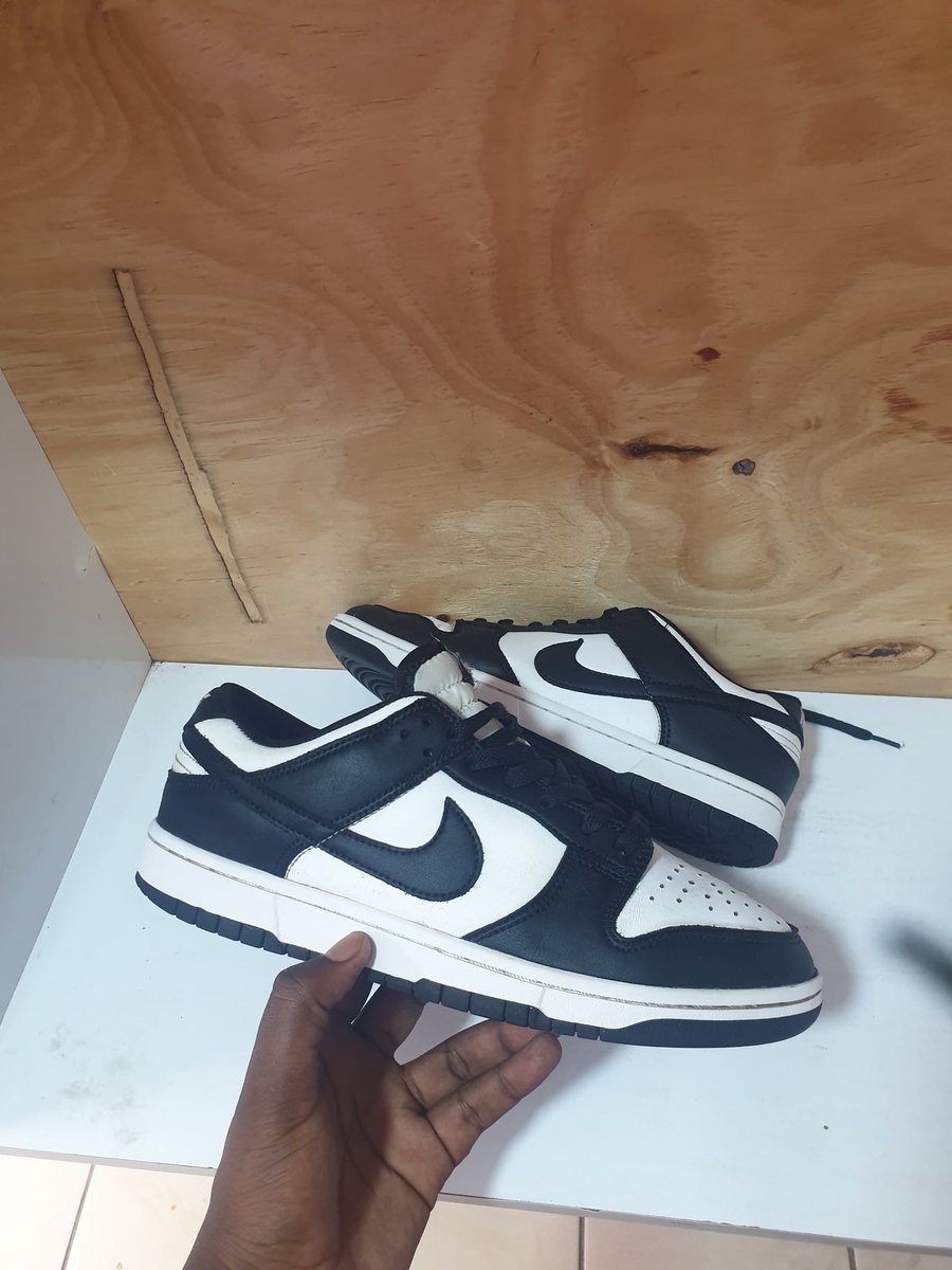 jocharle265's tweet image. Ife nde timasokolatu! Pali,

Nike SB Dunk Low Panda, size 8 going at
50,000 kwacha only &amp;amp; negotiable. Tipezeni ku free market, Lilongwe. 

Call or WhatsApp +265886463072