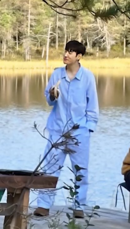 핀란드 셋방살이 떡밥 더 주세요 🥹
바나나 들고 있는 건 뭐얔ㅋㅋㅋㅋㅋㅋㅋㅋ