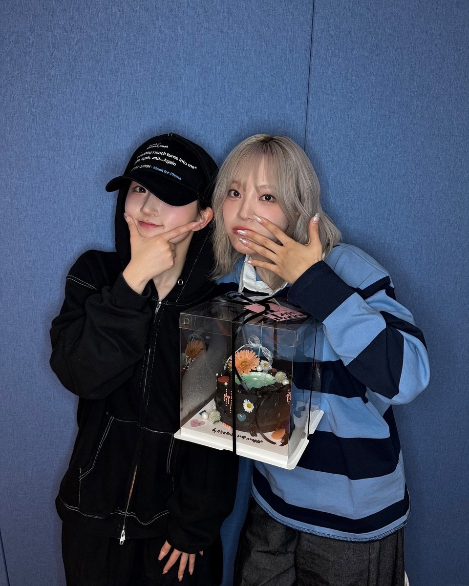 nmixxpics_'s tweet photo. Billlie official instagram update with Haewon and Moon Sua <3 https://t.co/dTQvulo3fx
