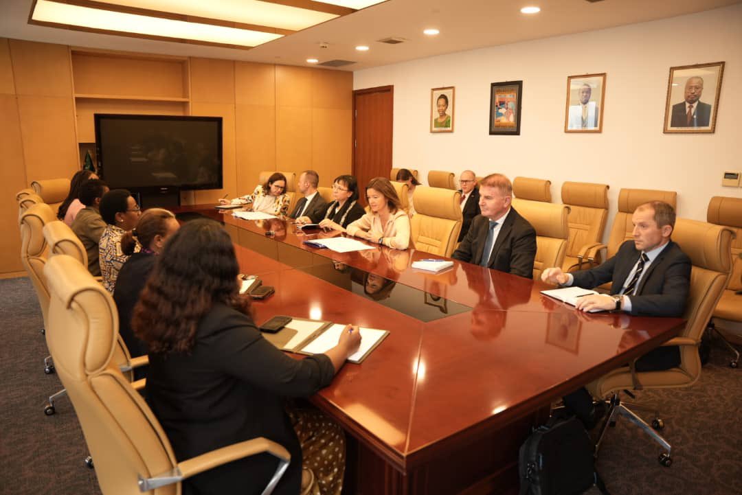MZEZ_RS's tweet photo. Minister @tfajon visited @_AfricanUnion seat in #AdisAbaba & met with Deputy Chairperson @mnsanzabaganwa where she emphasised the importance of AU-#EU cooperation on challenging issues such as #peace, #security, #climatechange & respect for #HumanRights. She also confirmed support for the #UNSC 🇺🇳 reform and a more rightful African representation.