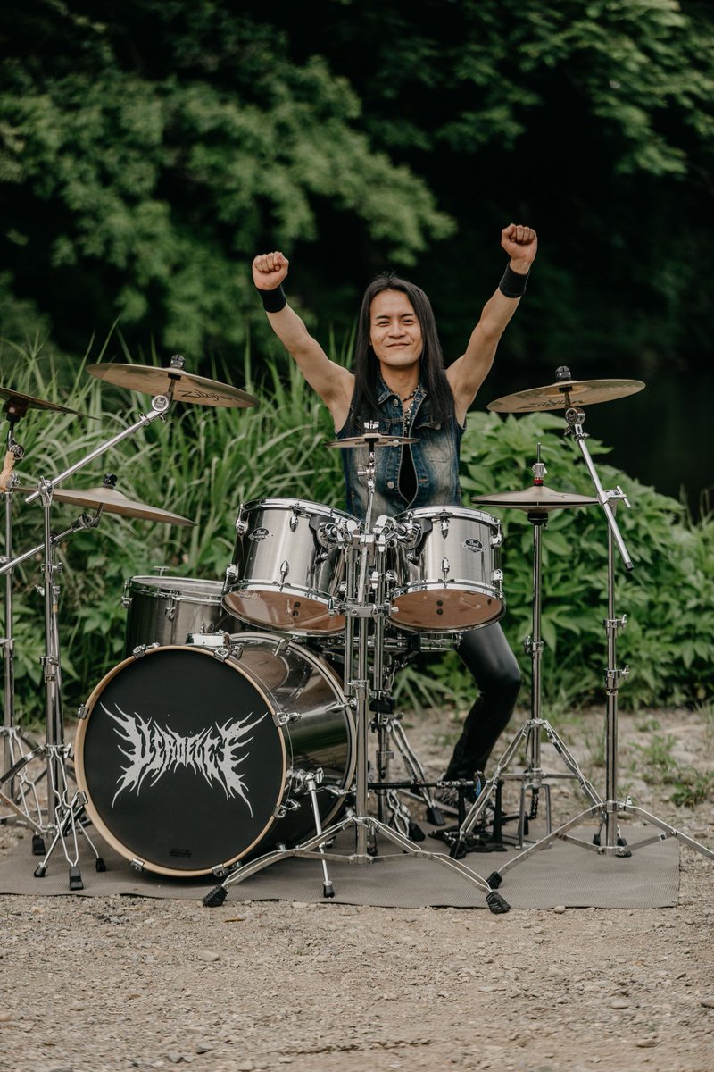 後輩のバンドがようやく始動🔥
ビデオに出ております😃

youtu.be/bPigJVJVKqs?si…